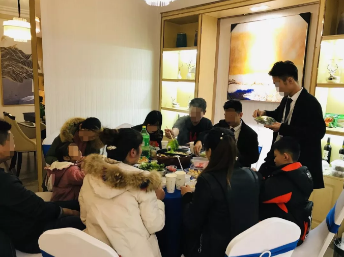 暖冬火鍋宴熱辣開席，老友變新鄰，理想開涮！